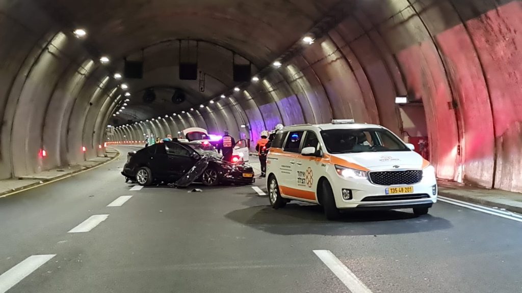 UH volunteers respond to a medical emergency on Highway 6 illustration